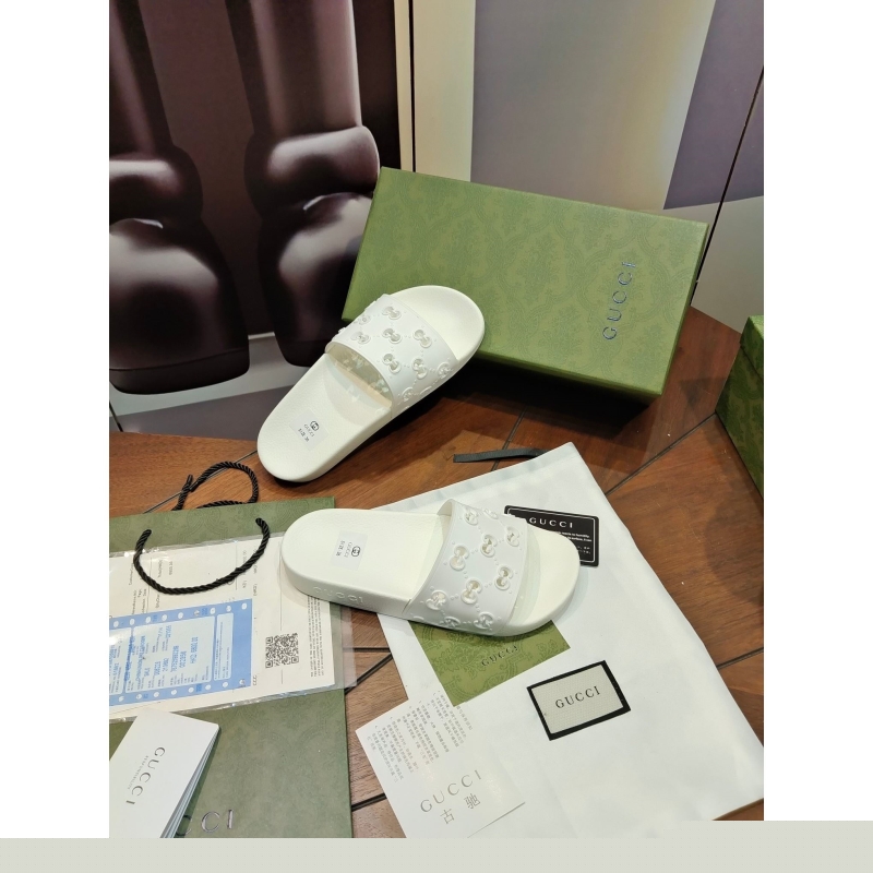 G*u*i slippers
